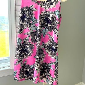 Adorable shift dress, Nic+Zoe. Really nice material. Perfect for a party or work